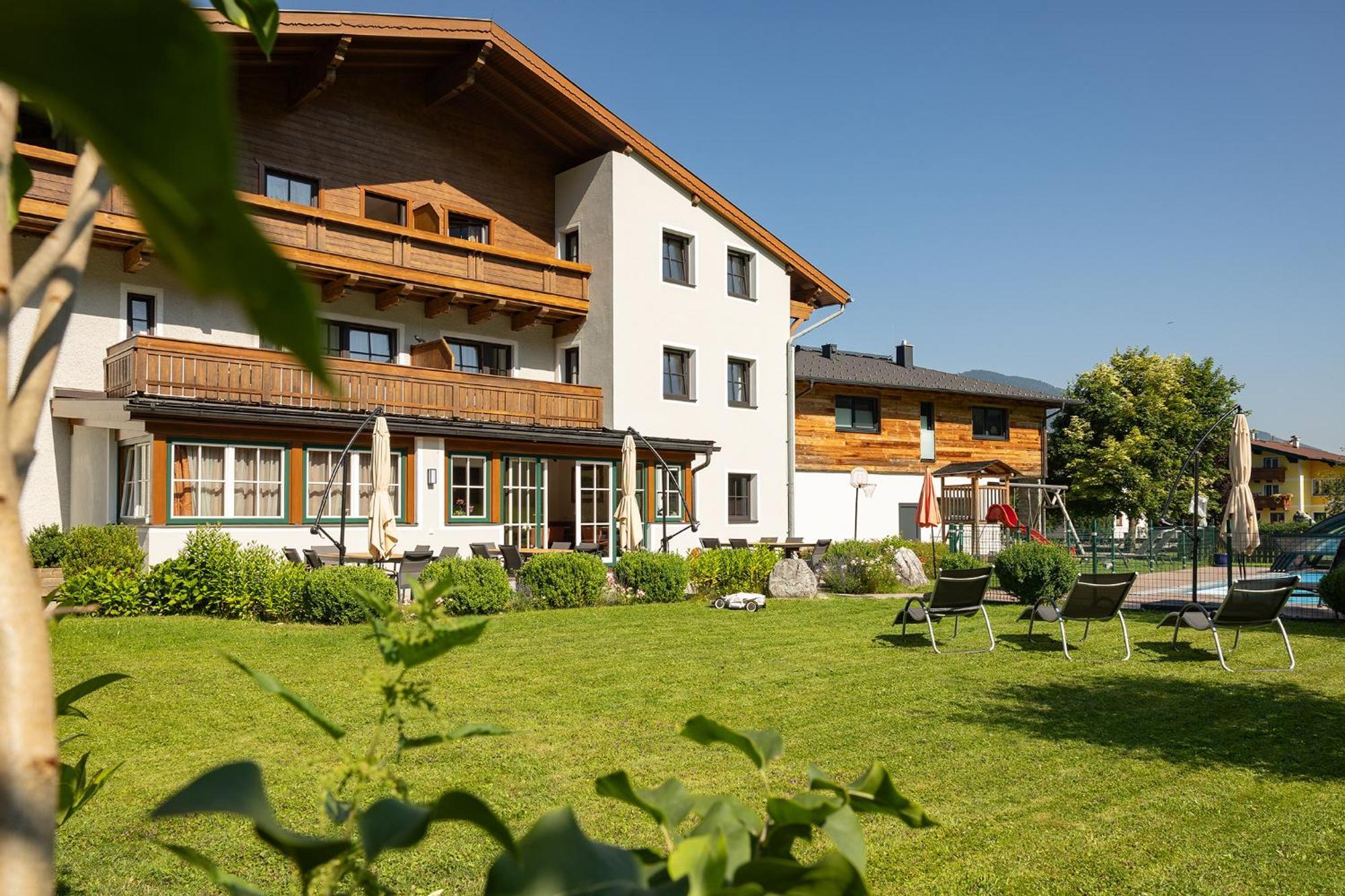 Ferienhaus Helmuth Oberreiter Bed & Breakfast Flachau Exterior photo